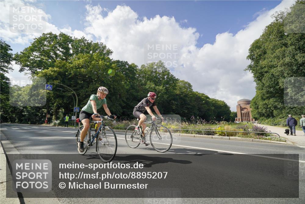 14.09.2025 - Stadtparktriathlon Michael Burmester http://msf.ph/oto/8895207 14.09.2025 12:54:33 Radfahren 1241, 1307, 1342, 1410 meine-sportfotos.de