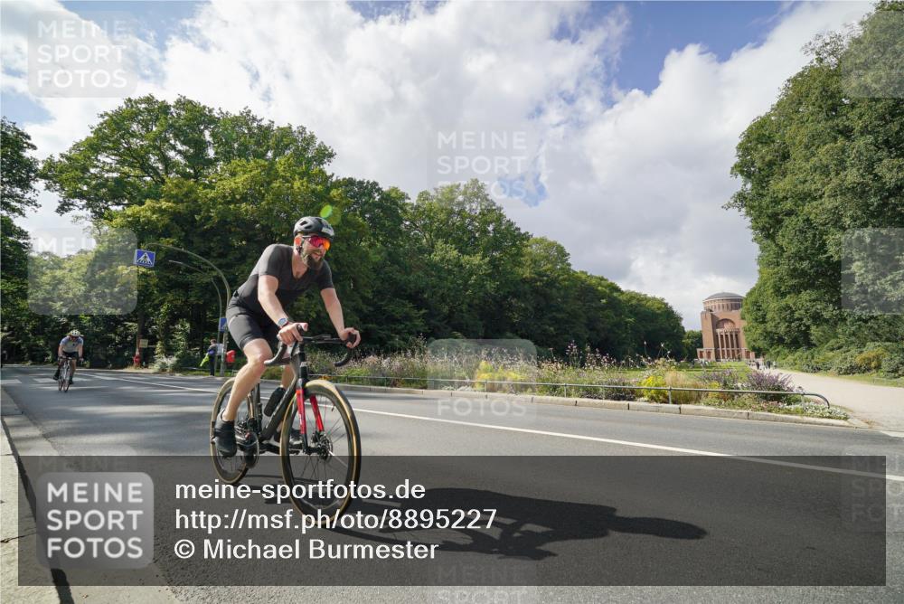 14.09.2025 - Stadtparktriathlon Michael Burmester http://msf.ph/oto/8895227 14.09.2025 12:55:28 Radfahren 1326, 1357, 1376, 1387, 1397, 1514 meine-sportfotos.de