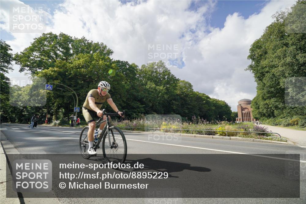 14.09.2025 - Stadtparktriathlon Michael Burmester http://msf.ph/oto/8895229 14.09.2025 12:55:34 Radfahren 1357, 1387, 1394, 1397 meine-sportfotos.de