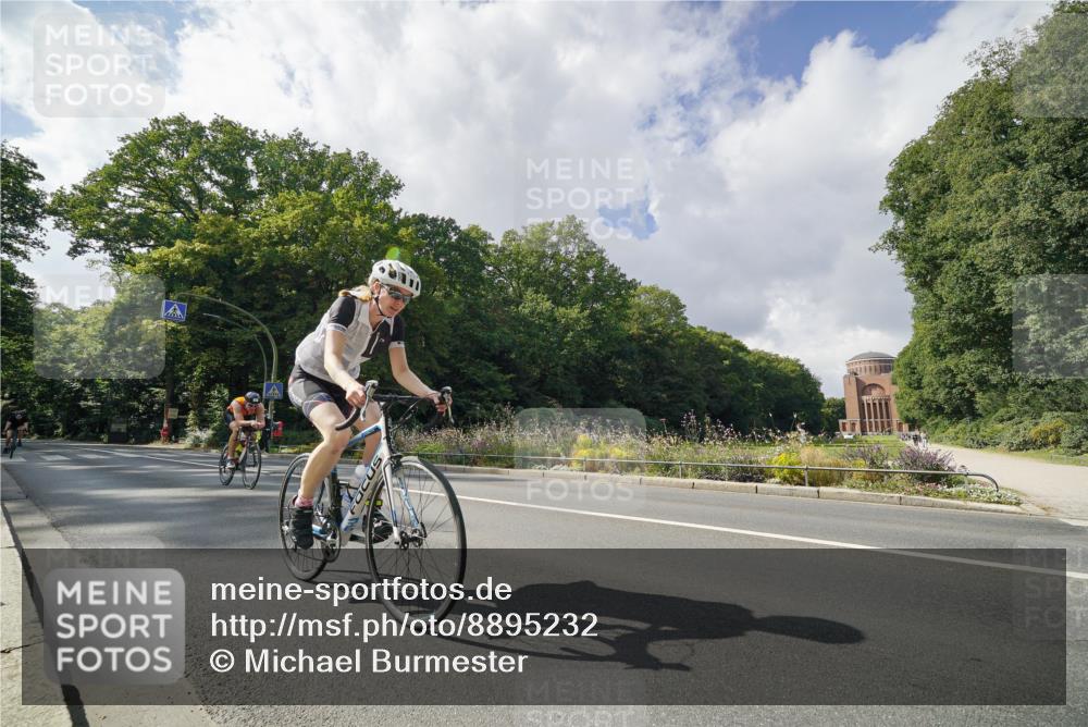 14.09.2025 - Stadtparktriathlon Michael Burmester http://msf.ph/oto/8895232 14.09.2025 12:55:43 Radfahren 1370, 1394, 1411 meine-sportfotos.de
