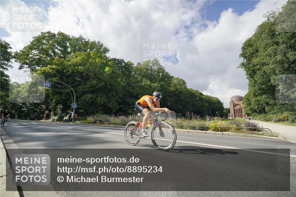 14.09.2025 - Stadtparktriathlon Michael Burmester http://msf.ph/oto/8895234 14.09.2025 12:55:43 Radfahren 1370, 1394, 1411 meine-sportfotos.de