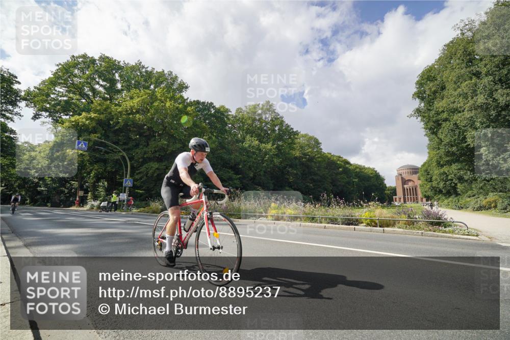 14.09.2025 - Stadtparktriathlon Michael Burmester http://msf.ph/oto/8895237 14.09.2025 12:55:54 Radfahren 1273, 1384, 1403 meine-sportfotos.de