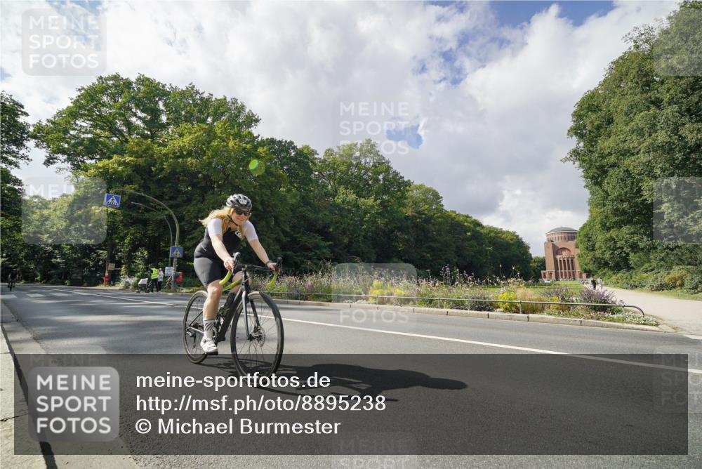 14.09.2025 - Stadtparktriathlon Michael Burmester http://msf.ph/oto/8895238 14.09.2025 12:55:57 Radfahren 1273, 1384, 1403 meine-sportfotos.de