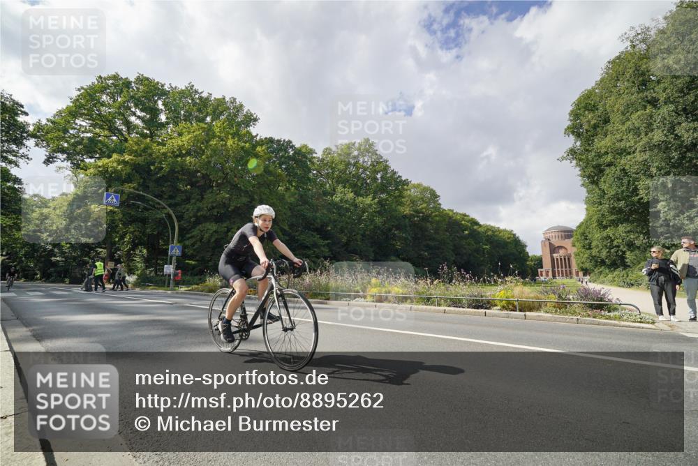 14.09.2025 - Stadtparktriathlon Michael Burmester http://msf.ph/oto/8895262 14.09.2025 12:56:49 Radfahren 1251, 1316, 1399 meine-sportfotos.de