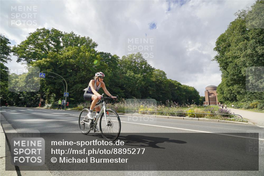 14.09.2025 - Stadtparktriathlon Michael Burmester http://msf.ph/oto/8895277 14.09.2025 12:57:38 Radfahren 1309, 1332, 1426, 1442 meine-sportfotos.de