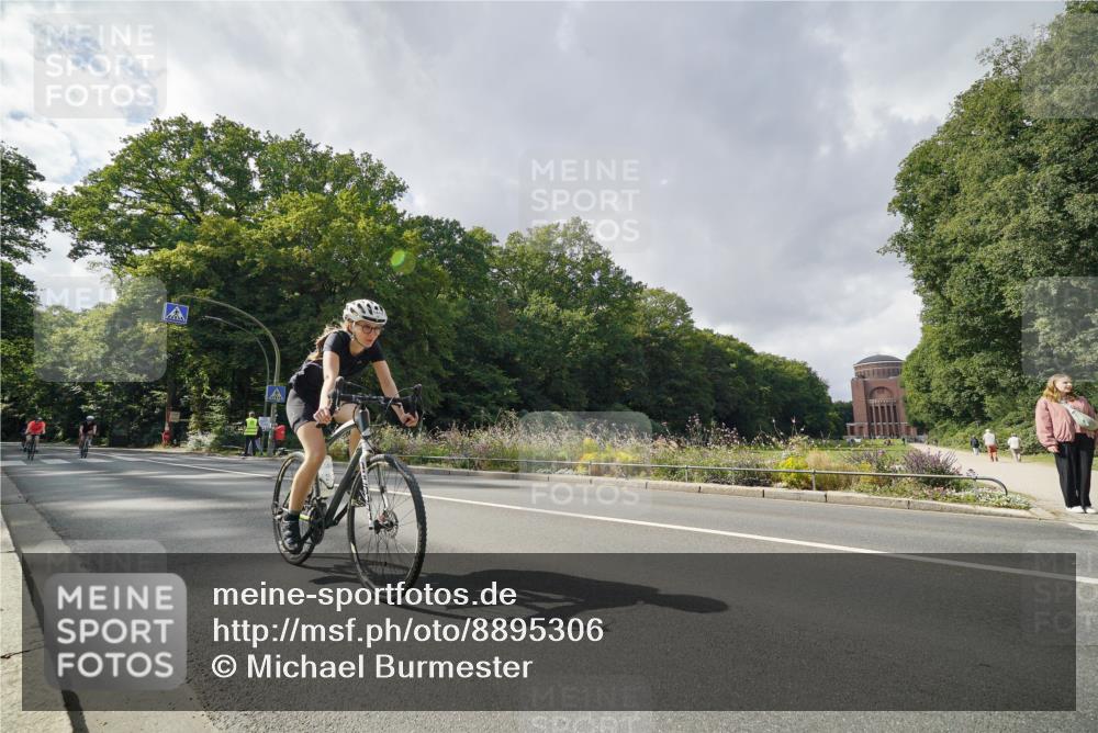 14.09.2025 - Stadtparktriathlon Michael Burmester http://msf.ph/oto/8895306 14.09.2025 12:58:49 Radfahren 1295, 1369, 1391, 1443, 1446, 1459 meine-sportfotos.de