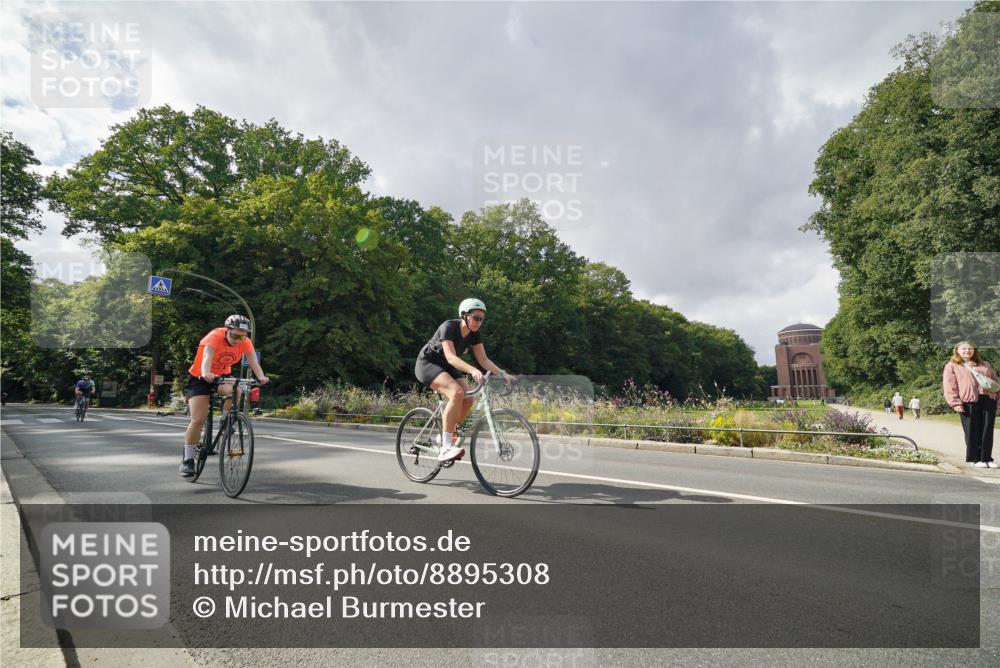 14.09.2025 - Stadtparktriathlon Michael Burmester http://msf.ph/oto/8895308 14.09.2025 12:58:52 Radfahren 1295, 1344, 1369, 1391, 1443, 1446 meine-sportfotos.de