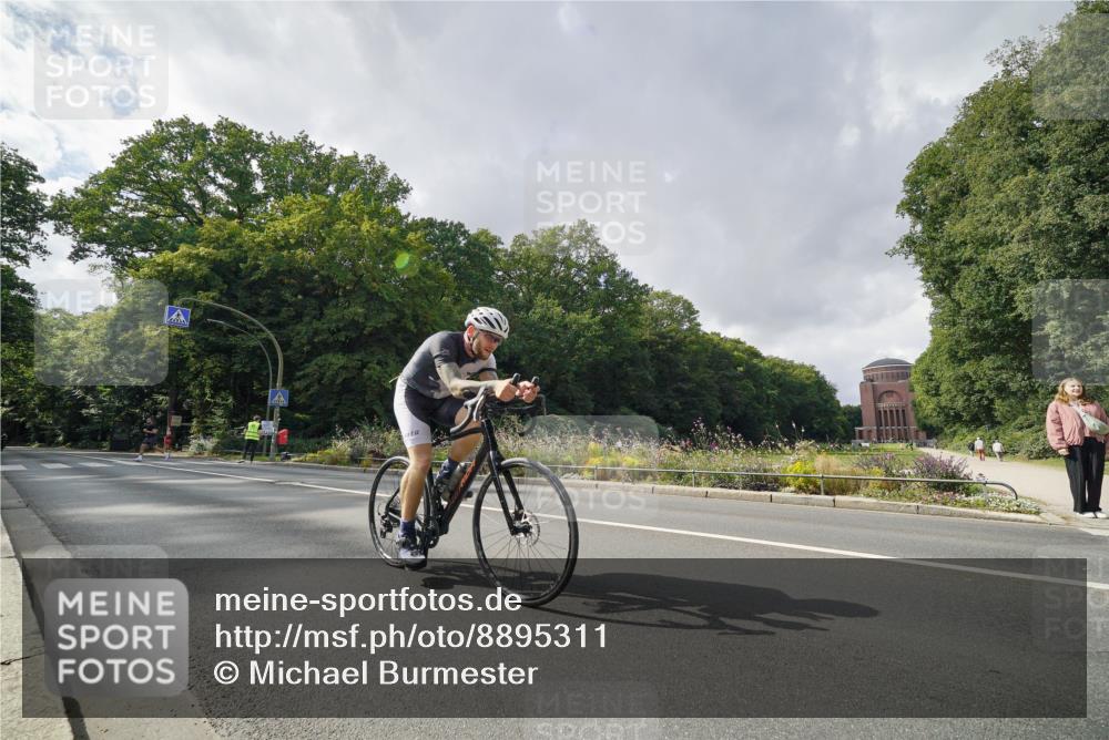 14.09.2025 - Stadtparktriathlon Michael Burmester http://msf.ph/oto/8895311 14.09.2025 12:59:00 Radfahren 1344, 1369, 1495, 1511 meine-sportfotos.de