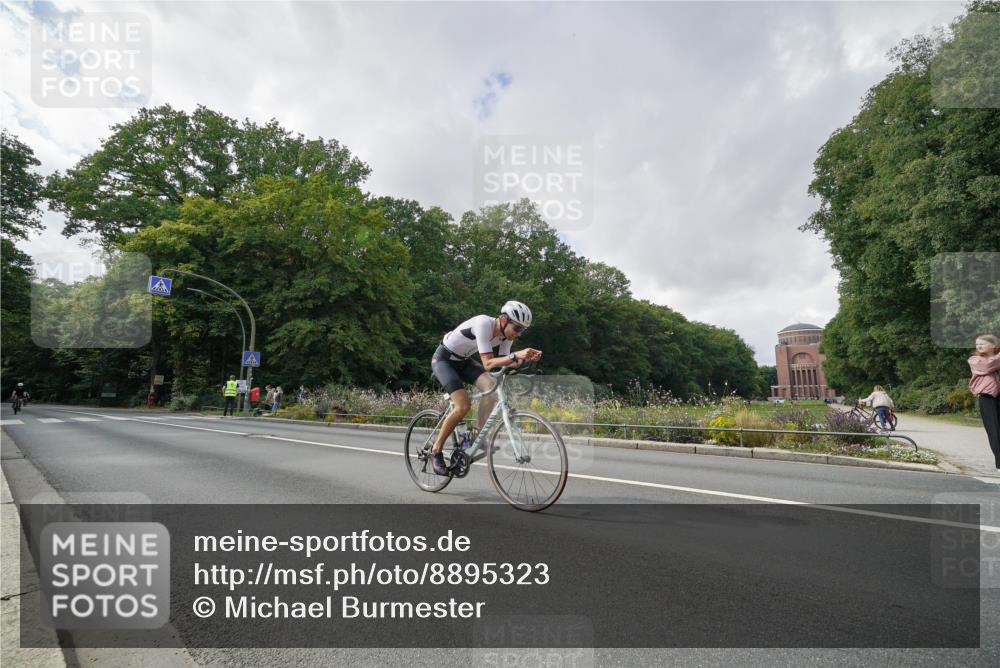 14.09.2025 - Stadtparktriathlon Michael Burmester http://msf.ph/oto/8895323 14.09.2025 12:59:26 Radfahren 1345, 1381, 1430, 1444 meine-sportfotos.de