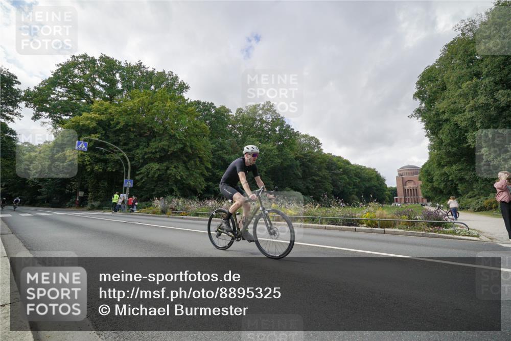 14.09.2025 - Stadtparktriathlon Michael Burmester http://msf.ph/oto/8895325 14.09.2025 12:59:29 Radfahren 1312, 1345, 1381, 1430, 1451 meine-sportfotos.de