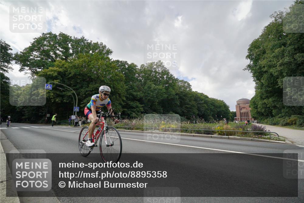 14.09.2025 - Stadtparktriathlon Michael Burmester http://msf.ph/oto/8895358 14.09.2025 13:00:36 Radfahren 1228, 1276, 1325, 1382 meine-sportfotos.de