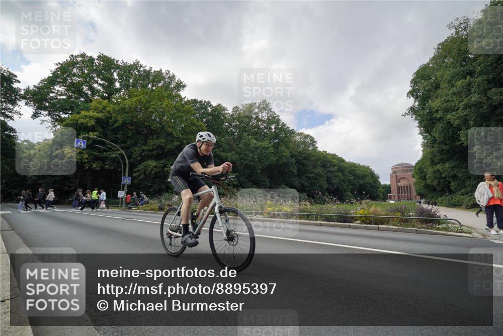 14.09.2025 - Stadtparktriathlon Michael Burmester http://msf.ph/oto/8895397 14.09.2025 13:01:45 Radfahren 1419, 1480, 1481 meine-sportfotos.de