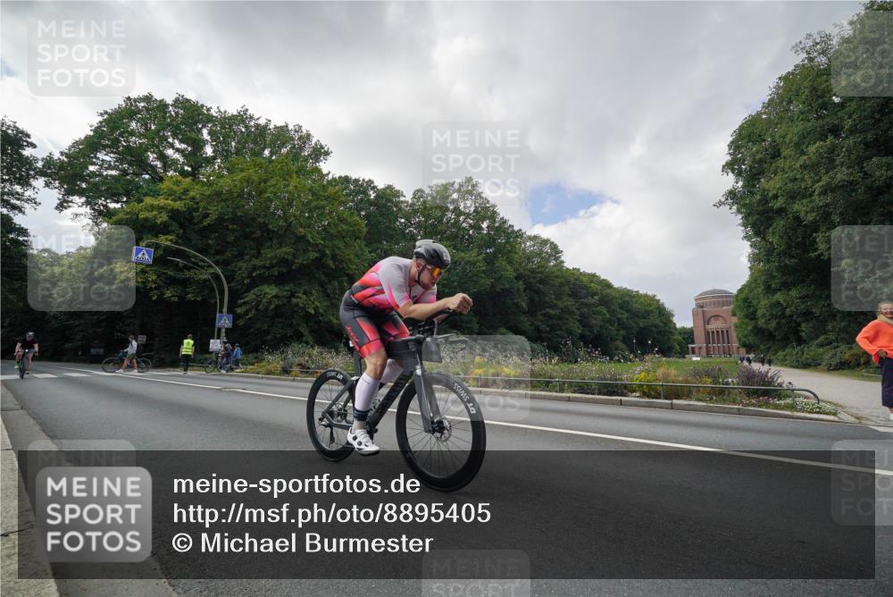 14.09.2025 - Stadtparktriathlon Michael Burmester http://msf.ph/oto/8895405 14.09.2025 13:02:05 Radfahren 1323, 1501, 1514 meine-sportfotos.de