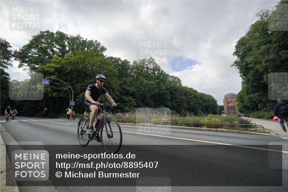 14.09.2025 - Stadtparktriathlon Michael Burmester http://msf.ph/oto/8895407 14.09.2025 13:02:17 Radfahren 1380, 1411, 1441, 1467, 1476 meine-sportfotos.de