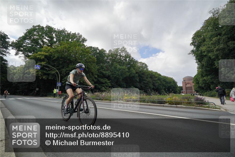 14.09.2025 - Stadtparktriathlon Michael Burmester http://msf.ph/oto/8895410 14.09.2025 13:02:20 Radfahren 1380, 1411, 1431, 1441, 1467, 1476, 1497 meine-sportfotos.de