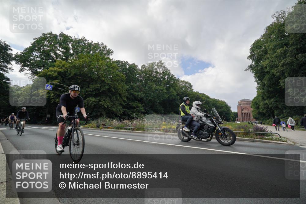 14.09.2025 - Stadtparktriathlon Michael Burmester http://msf.ph/oto/8895414 14.09.2025 13:02:27 Radfahren 1411, 1431, 1441, 1450, 1489, 1497, 1519 meine-sportfotos.de