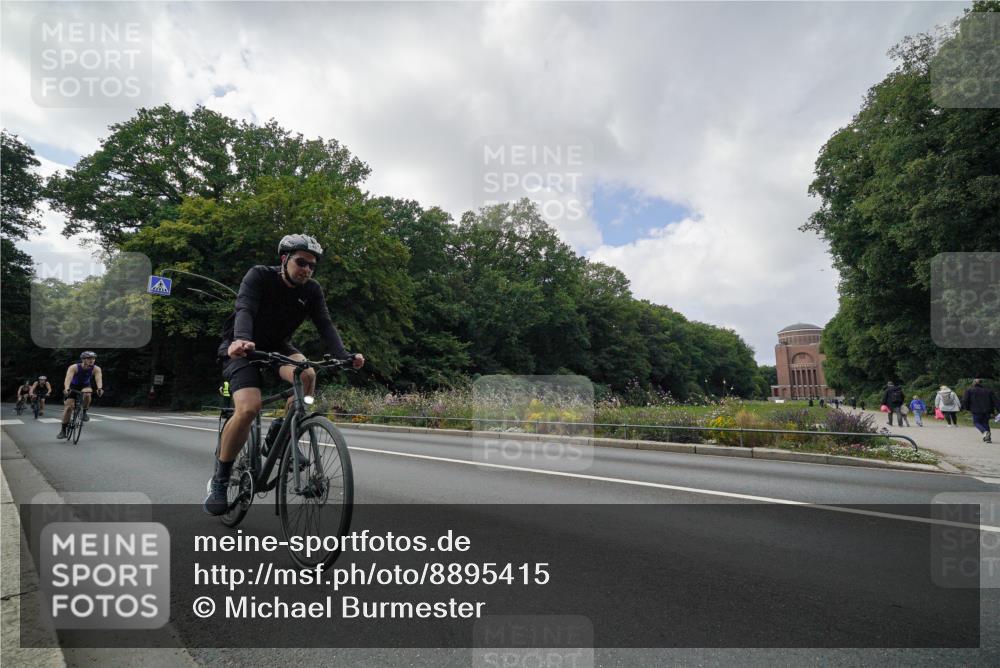 14.09.2025 - Stadtparktriathlon Michael Burmester http://msf.ph/oto/8895415 14.09.2025 13:02:28 Radfahren 1411, 1431, 1441, 1450, 1489, 1497, 1519 meine-sportfotos.de