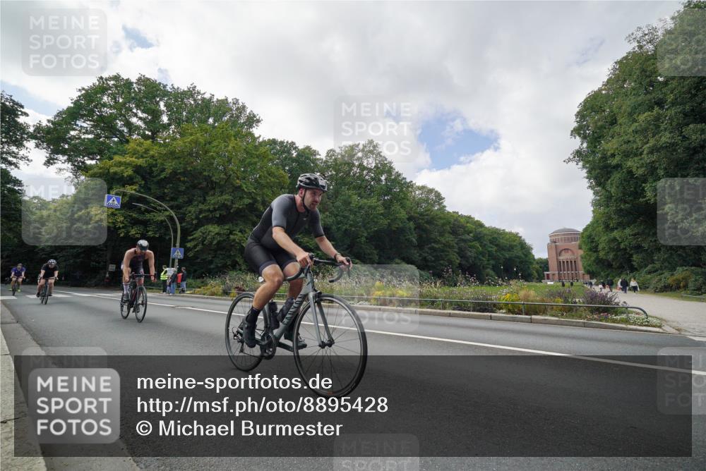 14.09.2025 - Stadtparktriathlon Michael Burmester http://msf.ph/oto/8895428 14.09.2025 13:02:50 Radfahren 1349, 1355, 1367, 1414, 1435, 1477, 1483, 1488, 1492 meine-sportfotos.de