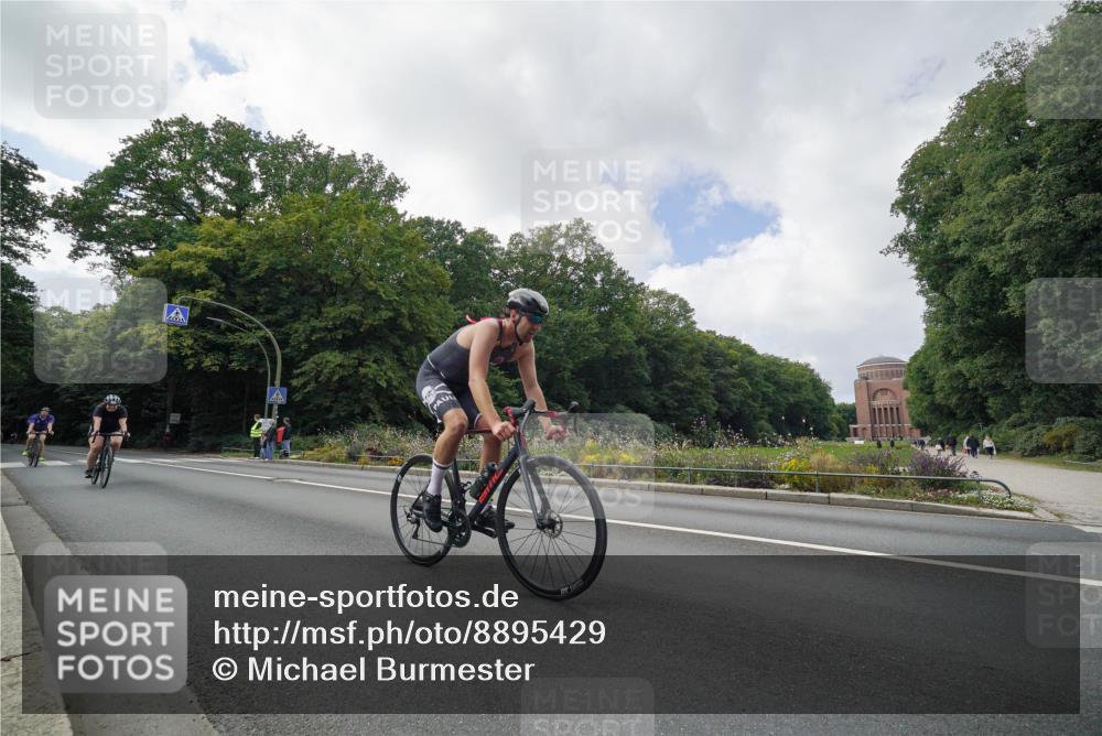 14.09.2025 - Stadtparktriathlon Michael Burmester http://msf.ph/oto/8895429 14.09.2025 13:02:50 Radfahren 1349, 1355, 1367, 1414, 1435, 1477, 1483, 1488, 1492 meine-sportfotos.de