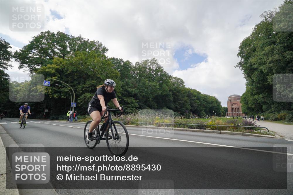 14.09.2025 - Stadtparktriathlon Michael Burmester http://msf.ph/oto/8895430 14.09.2025 13:02:51 Radfahren 1349, 1352, 1355, 1367, 1414, 1435, 1477, 1483, 1488, 1492 meine-sportfotos.de