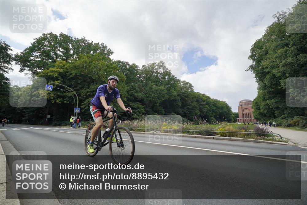 14.09.2025 - Stadtparktriathlon Michael Burmester http://msf.ph/oto/8895432 14.09.2025 13:02:53 Radfahren 1352, 1355, 1367, 1387, 1414, 1435, 1477, 1483, 1492 meine-sportfotos.de