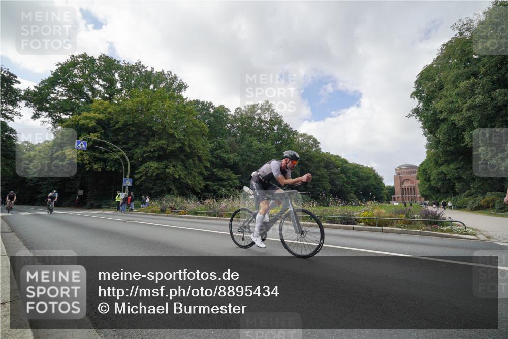 14.09.2025 - Stadtparktriathlon Michael Burmester http://msf.ph/oto/8895434 14.09.2025 13:02:57 Radfahren 1352, 1387, 1403, 1414, 1435, 1483, 1492 meine-sportfotos.de