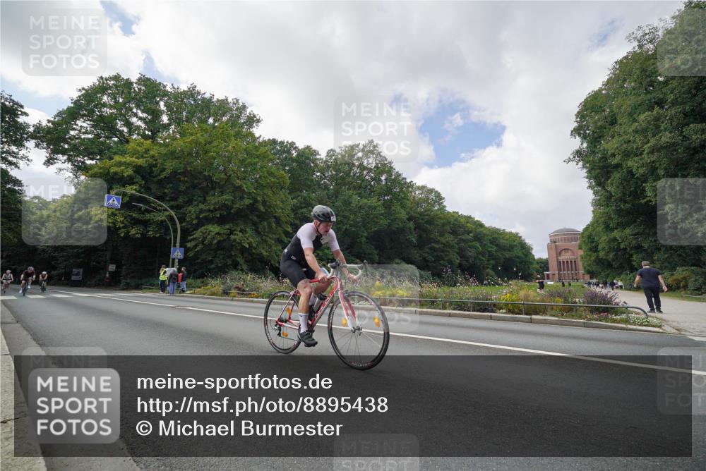 14.09.2025 - Stadtparktriathlon Michael Burmester http://msf.ph/oto/8895438 14.09.2025 13:03:04 Radfahren 1300, 1352, 1384, 1387, 1403, 1407, 1437, 1493 meine-sportfotos.de
