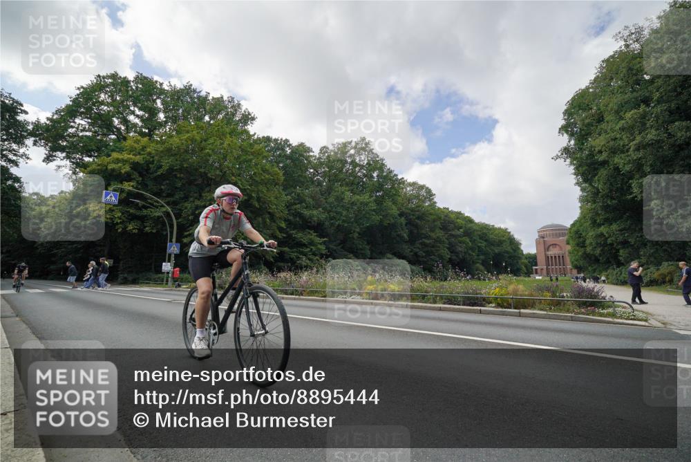 14.09.2025 - Stadtparktriathlon Michael Burmester http://msf.ph/oto/8895444 14.09.2025 13:03:10 Radfahren 1300, 1384, 1407, 1437, 1493 meine-sportfotos.de