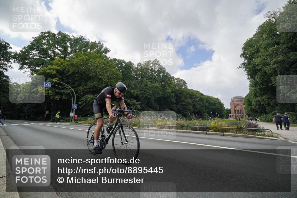 14.09.2025 - Stadtparktriathlon Michael Burmester http://msf.ph/oto/8895445 14.09.2025 13:03:13 Radfahren 1300, 1384, 1400, 1415, 1437, 1499 meine-sportfotos.de