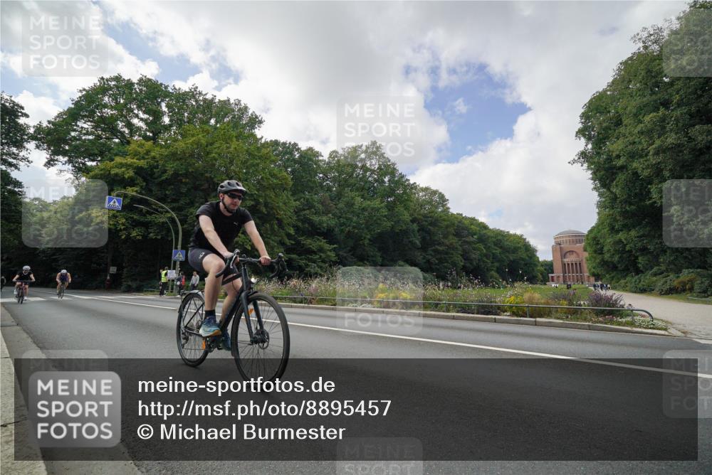 14.09.2025 - Stadtparktriathlon Michael Burmester http://msf.ph/oto/8895457 14.09.2025 13:03:38 Radfahren 1324, 1350, 1357, 1385, 1465, 1473 meine-sportfotos.de