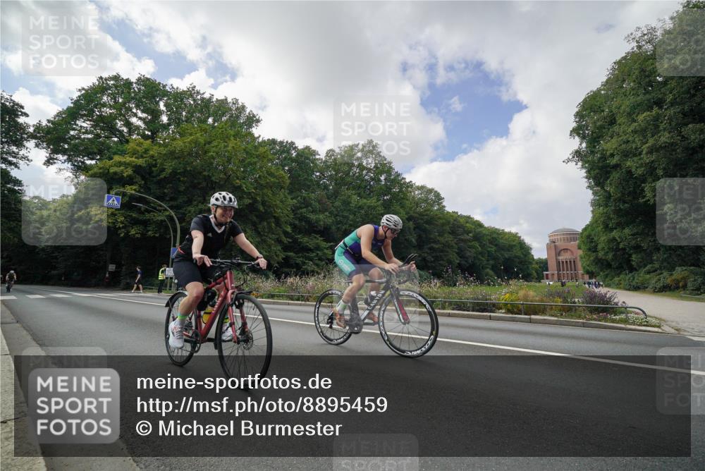 14.09.2025 - Stadtparktriathlon Michael Burmester http://msf.ph/oto/8895459 14.09.2025 13:03:40 Radfahren 1324, 1326, 1350, 1357, 1385, 1465, 1473 meine-sportfotos.de