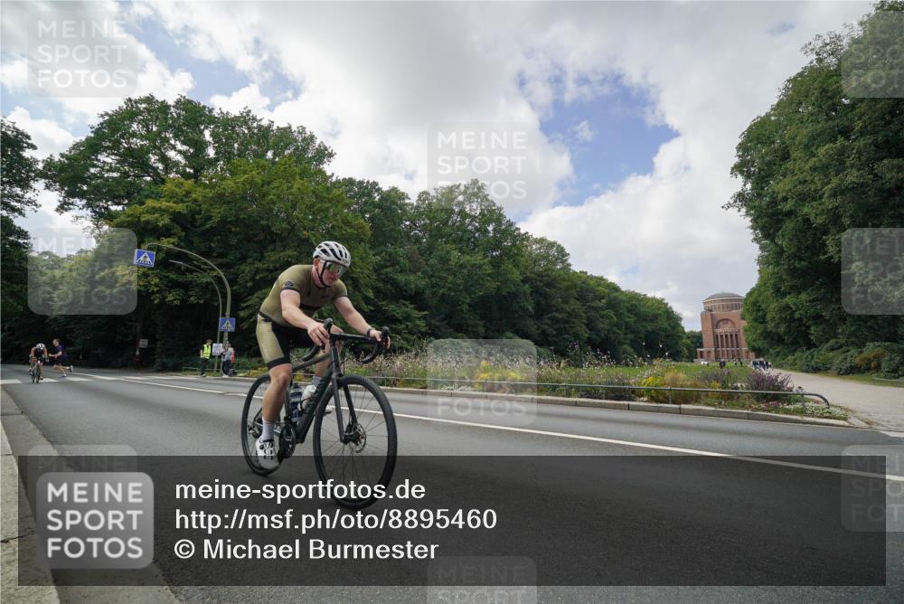 14.09.2025 - Stadtparktriathlon Michael Burmester http://msf.ph/oto/8895460 14.09.2025 13:03:44 Radfahren 1326, 1350, 1357, 1374, 1385, 1389, 1465 meine-sportfotos.de