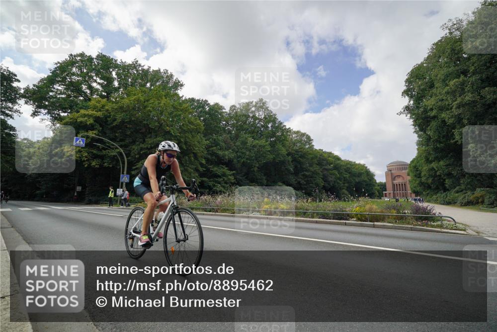 14.09.2025 - Stadtparktriathlon Michael Burmester http://msf.ph/oto/8895462 14.09.2025 13:03:47 Radfahren 1326, 1357, 1374, 1389, 1394 meine-sportfotos.de