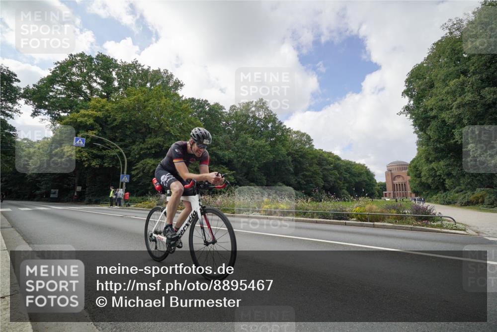 14.09.2025 - Stadtparktriathlon Michael Burmester http://msf.ph/oto/8895467 14.09.2025 13:03:59 Radfahren 1370, 1394, 1399 meine-sportfotos.de