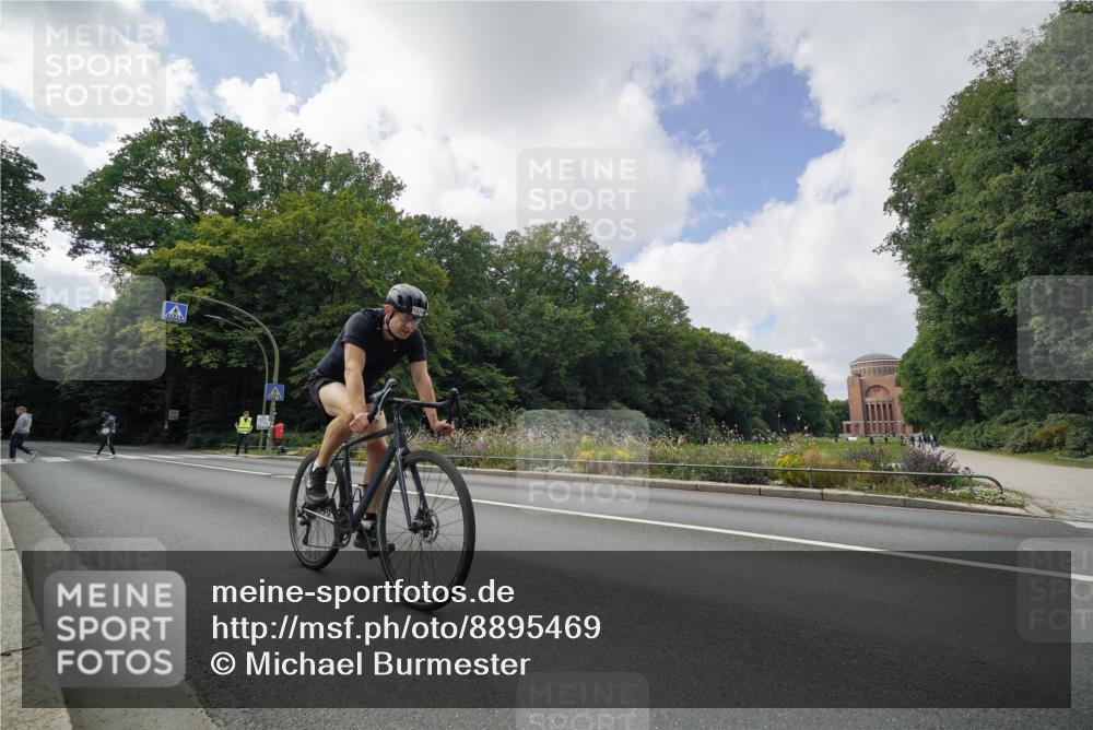 14.09.2025 - Stadtparktriathlon Michael Burmester http://msf.ph/oto/8895469 14.09.2025 13:04:05 Radfahren 1370 meine-sportfotos.de