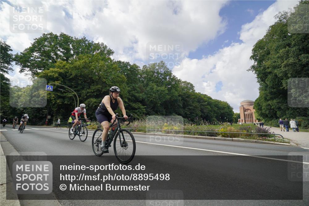 14.09.2025 - Stadtparktriathlon Michael Burmester http://msf.ph/oto/8895498 14.09.2025 13:05:37 Radfahren 1330, 1344, 1356, 1388, 1494, 1511, 1520 meine-sportfotos.de