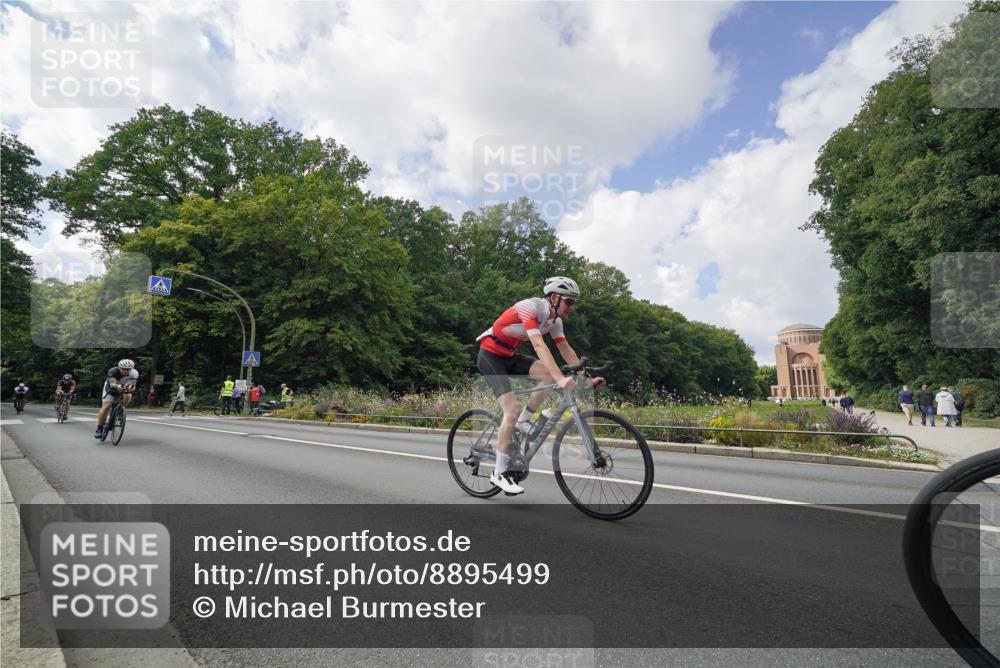 14.09.2025 - Stadtparktriathlon Michael Burmester http://msf.ph/oto/8895499 14.09.2025 13:05:38 Radfahren 1330, 1344, 1356, 1388, 1494, 1511 meine-sportfotos.de