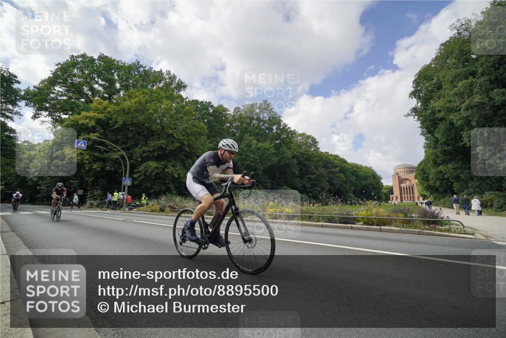 14.09.2025 - Stadtparktriathlon Michael Burmester http://msf.ph/oto/8895500 14.09.2025 13:05:38 Radfahren 1330, 1344, 1356, 1388, 1494, 1511 meine-sportfotos.de
