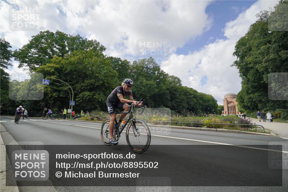 14.09.2025 - Stadtparktriathlon Michael Burmester http://msf.ph/oto/8895502 14.09.2025 13:05:40 Radfahren 1330, 1344, 1356, 1388, 1494, 1511 meine-sportfotos.de