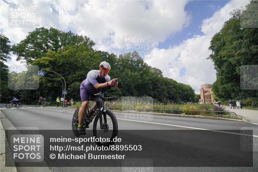 14.09.2025 - Stadtparktriathlon Michael Burmester http://msf.ph/oto/8895503 14.09.2025 13:05:41 Radfahren 1330, 1344, 1356, 1494, 1511 meine-sportfotos.de