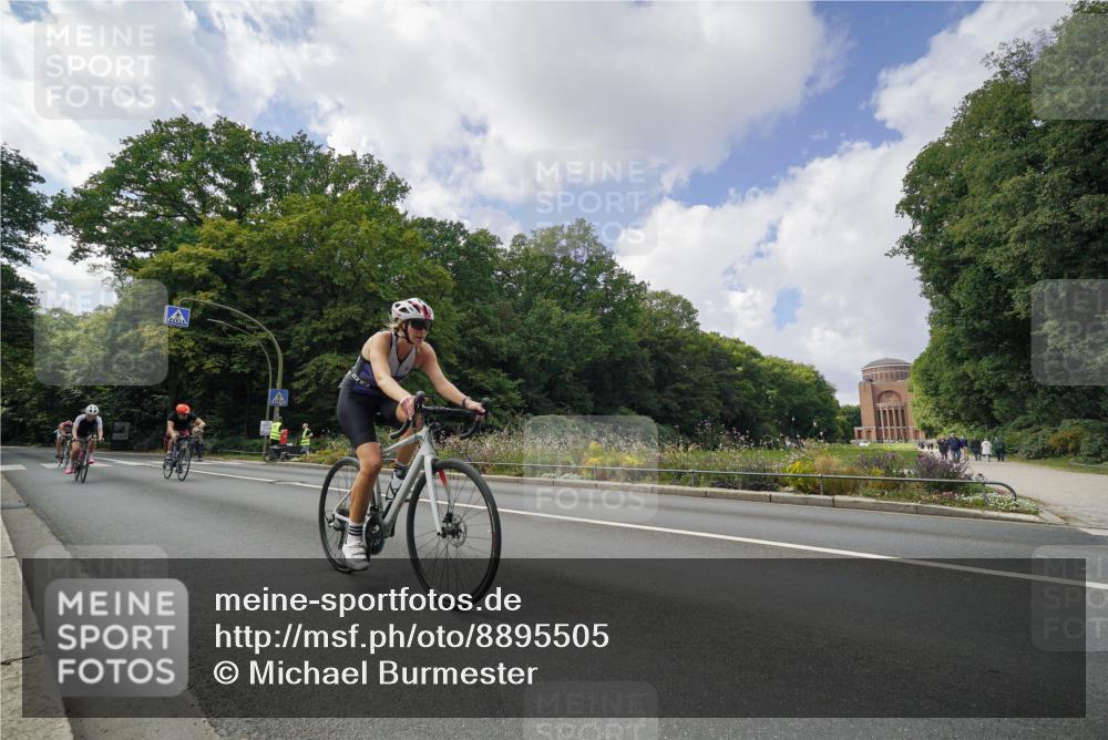 14.09.2025 - Stadtparktriathlon Michael Burmester http://msf.ph/oto/8895505 14.09.2025 13:05:53 Radfahren 1327, 1332, 1383, 1513 meine-sportfotos.de