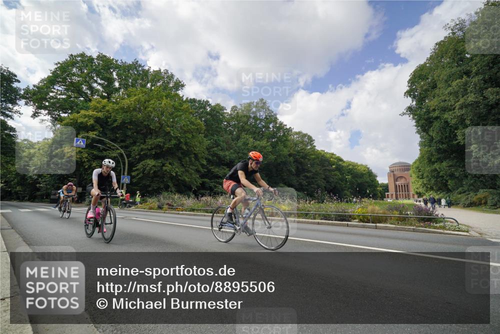 14.09.2025 - Stadtparktriathlon Michael Burmester http://msf.ph/oto/8895506 14.09.2025 13:05:54 Radfahren 1327, 1332, 1383, 1513 meine-sportfotos.de