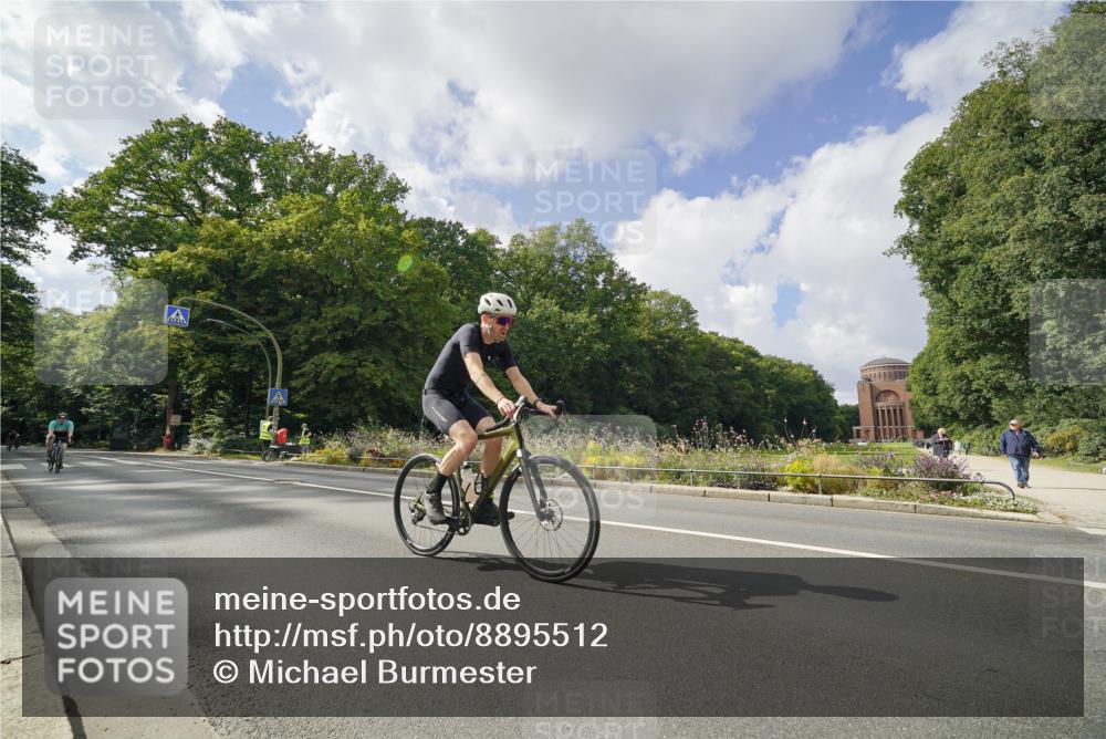 14.09.2025 - Stadtparktriathlon Michael Burmester http://msf.ph/oto/8895512 14.09.2025 13:06:10 Radfahren 1335, 1336, 1345, 1392, 1484 meine-sportfotos.de
