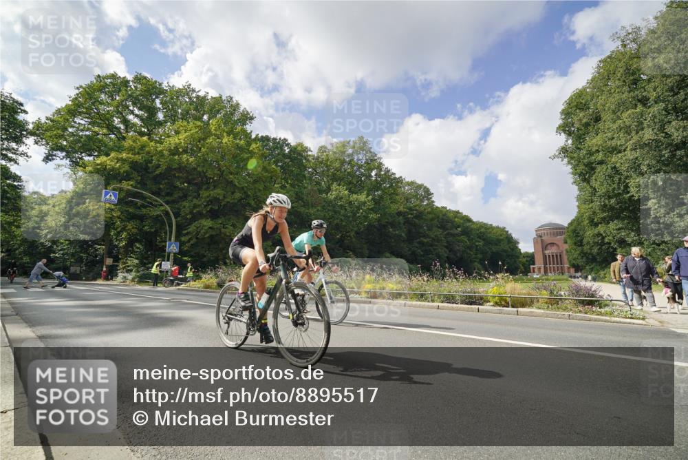 14.09.2025 - Stadtparktriathlon Michael Burmester http://msf.ph/oto/8895517 14.09.2025 13:06:23 Radfahren 1328, 1359, 1391, 1413, 1484 meine-sportfotos.de