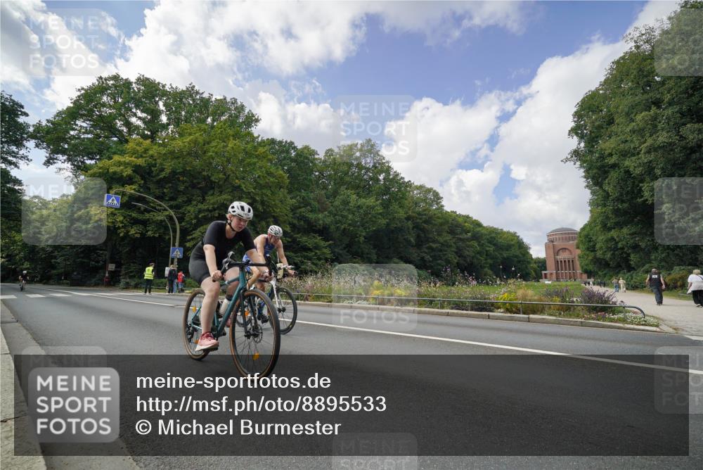 14.09.2025 - Stadtparktriathlon Michael Burmester http://msf.ph/oto/8895533 14.09.2025 13:07:11 Radfahren 1340, 1404, 1430, 1459 meine-sportfotos.de
