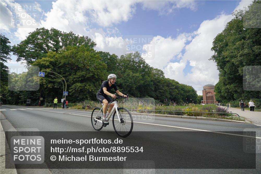 14.09.2025 - Stadtparktriathlon Michael Burmester http://msf.ph/oto/8895534 14.09.2025 13:07:14 Radfahren 1340, 1390, 1404, 1459 meine-sportfotos.de