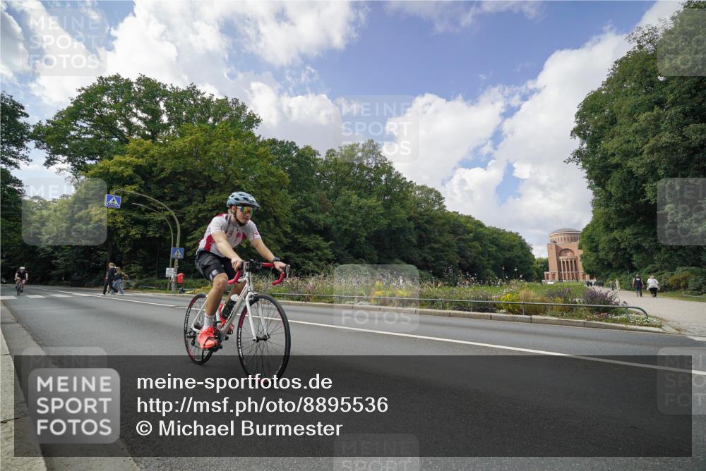 14.09.2025 - Stadtparktriathlon Michael Burmester http://msf.ph/oto/8895536 14.09.2025 13:07:21 Radfahren 1390, 1451, 1468 meine-sportfotos.de
