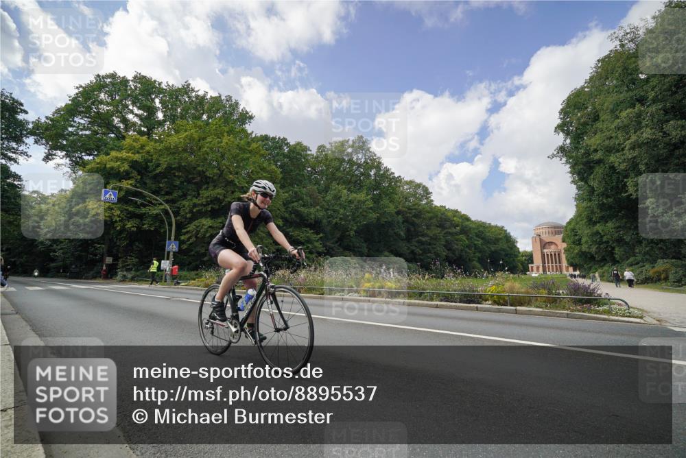 14.09.2025 - Stadtparktriathlon Michael Burmester http://msf.ph/oto/8895537 14.09.2025 13:07:24 Radfahren 1390, 1451, 1468 meine-sportfotos.de