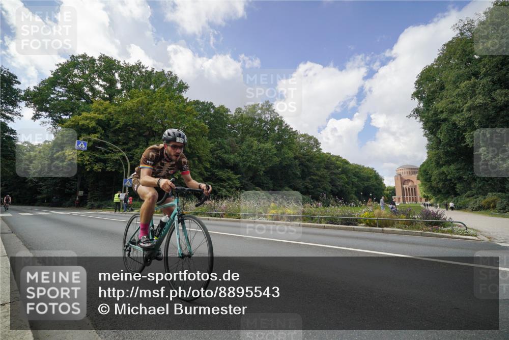 14.09.2025 - Stadtparktriathlon Michael Burmester http://msf.ph/oto/8895543 14.09.2025 13:07:38 Radfahren 1377, 1425, 1443, 1456 meine-sportfotos.de