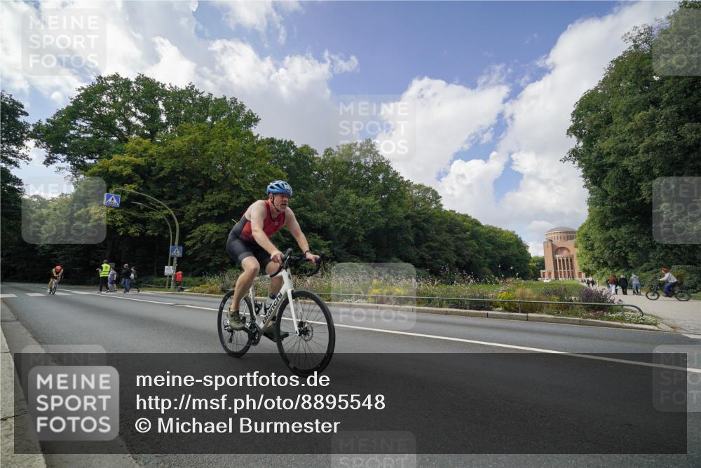 14.09.2025 - Stadtparktriathlon Michael Burmester http://msf.ph/oto/8895548 14.09.2025 13:07:54 Radfahren 1334, 1471, 1504 meine-sportfotos.de